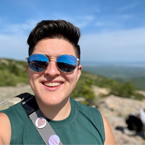 Meet your Posher, Kaitlin - Picture 5 of 5